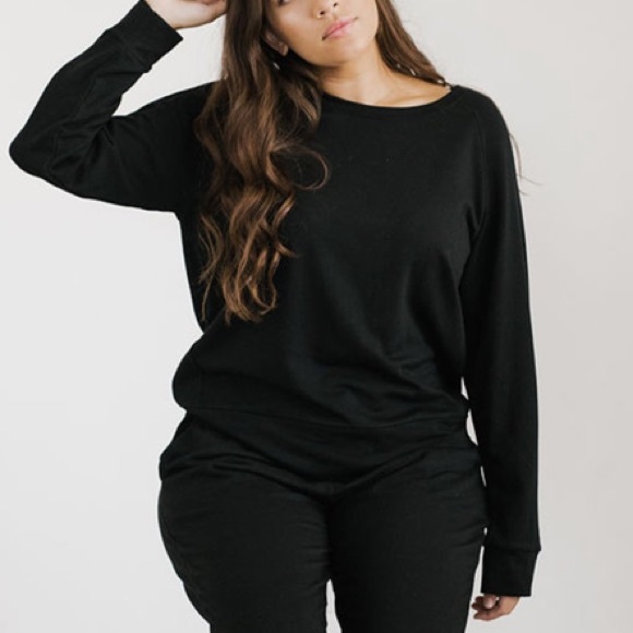 Tops - Cozy Earth black sweatshirt